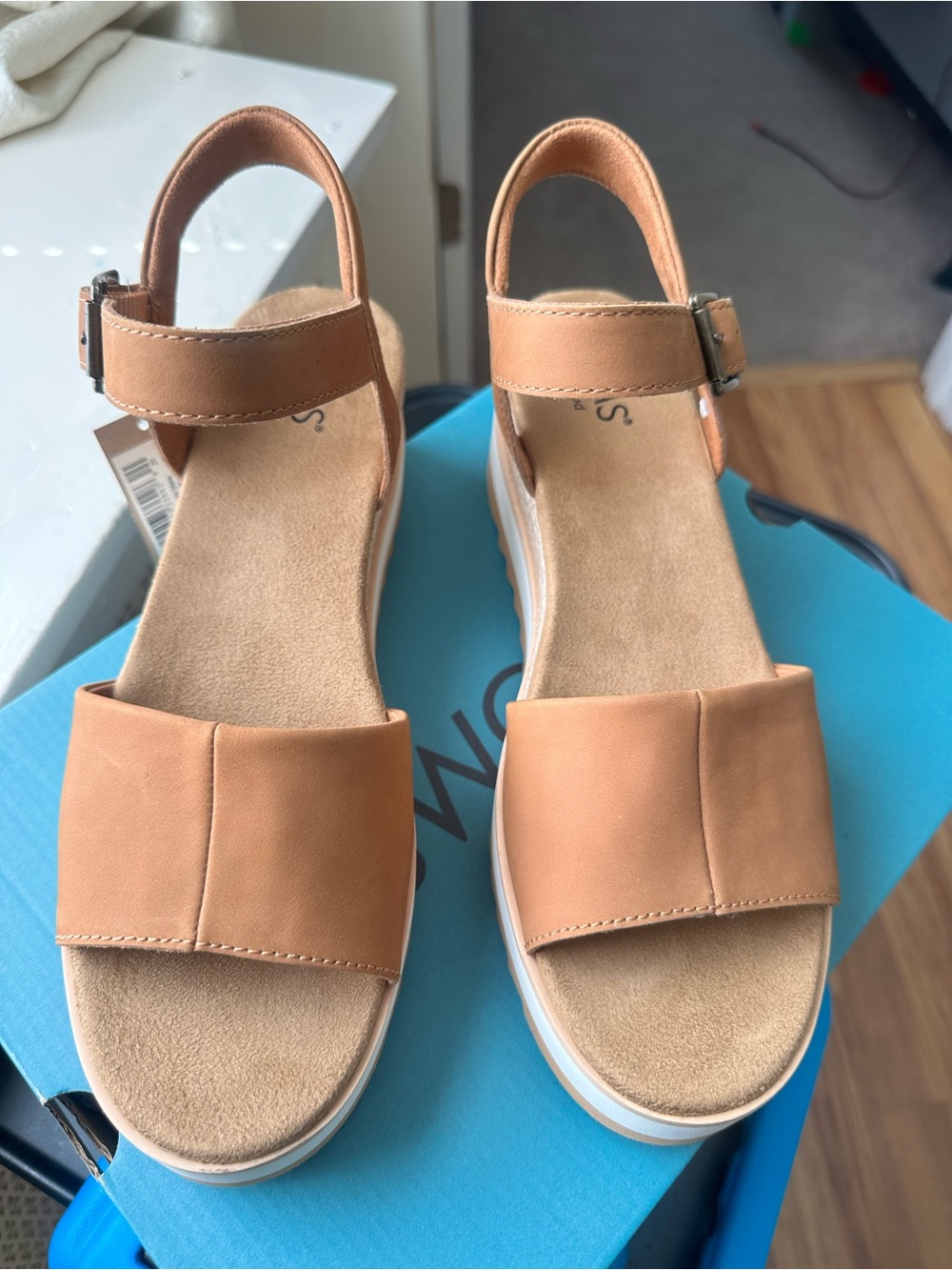 TOMS Diana Tan Leather Wedge Sandals – Size 9.5